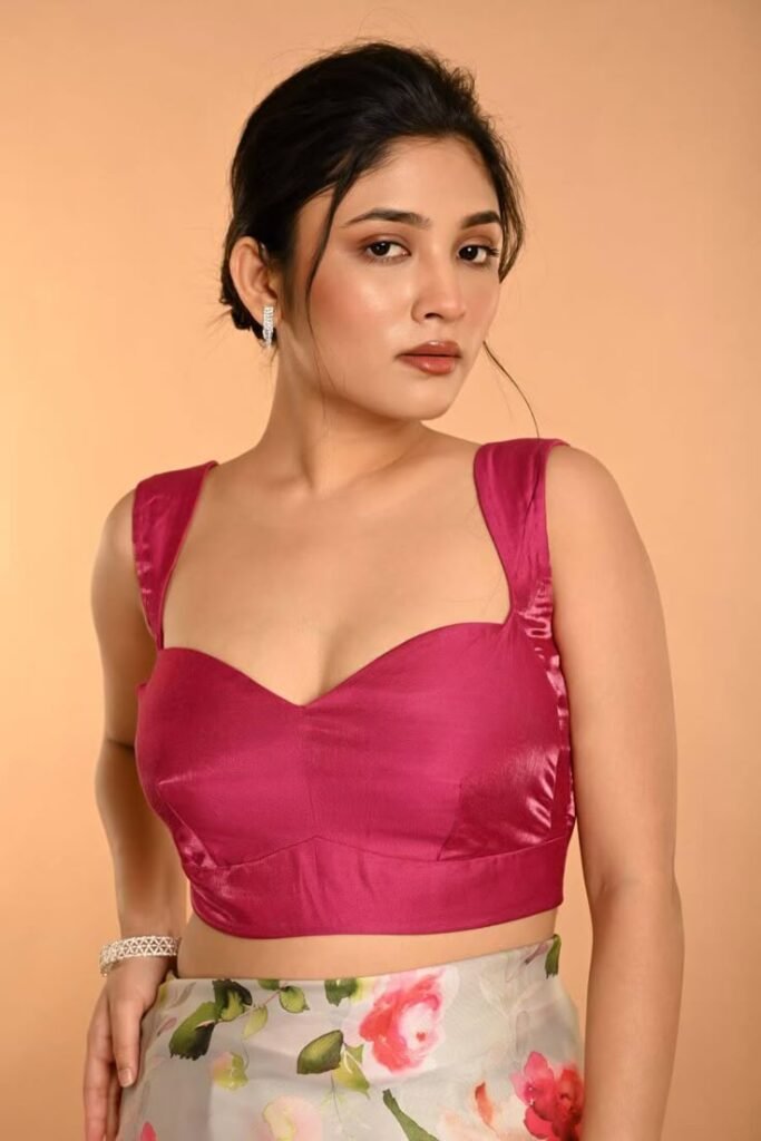 Modern Sleeveless Blouse Design