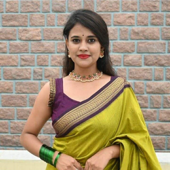 Sleeveless Blouse Design for Marathi Saree